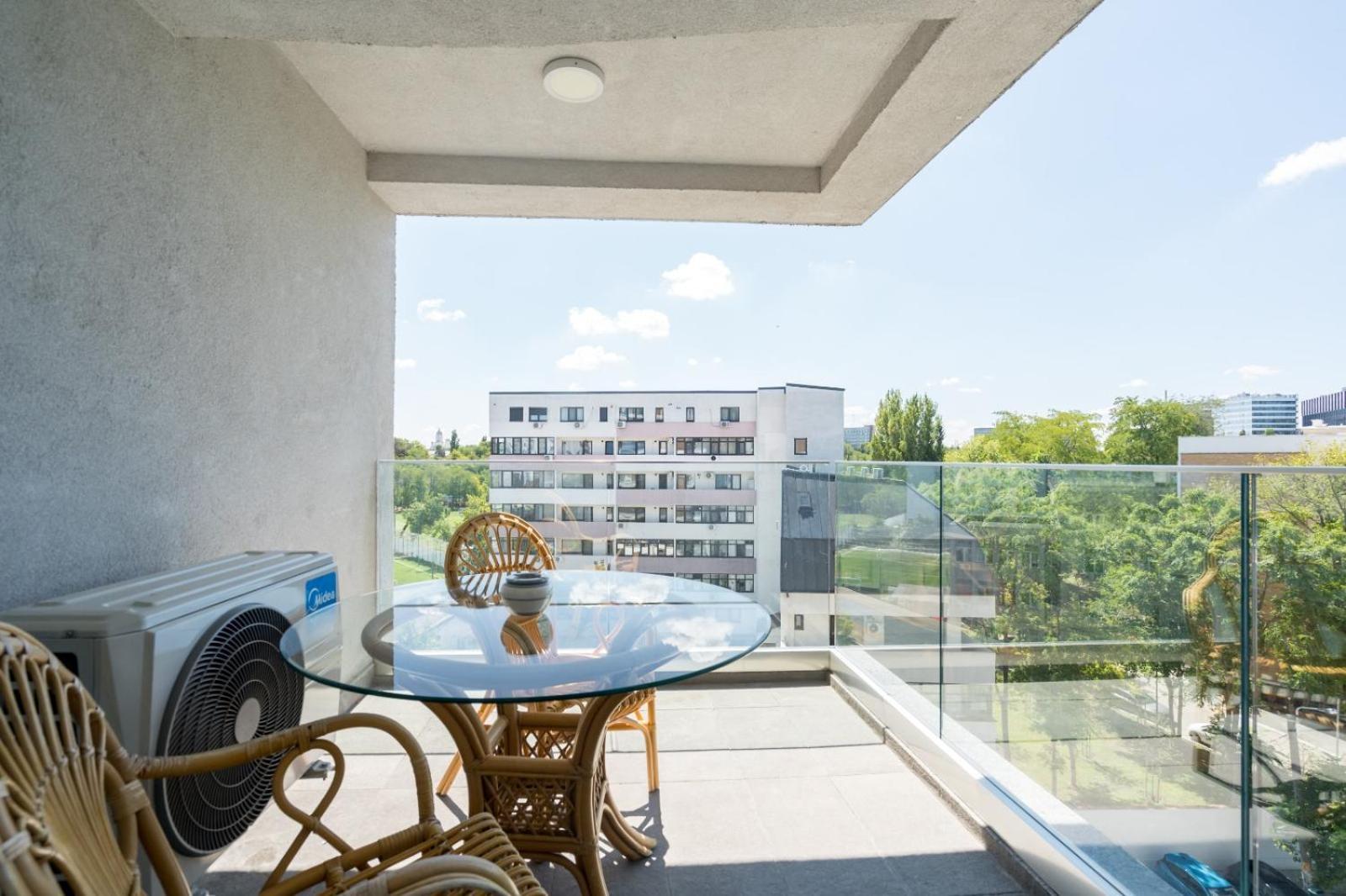 A Home Away - Politehnica Park Bukarest Eksteriør billede